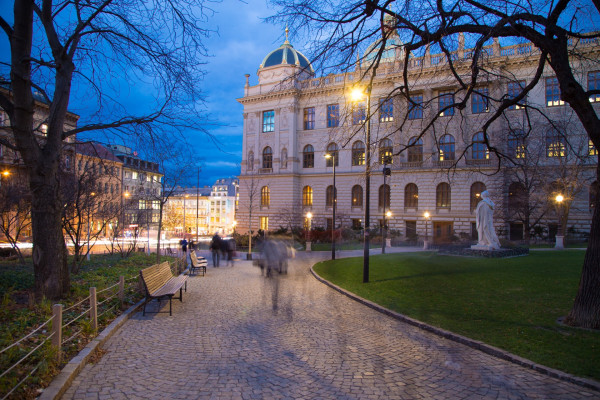 Lightning for the surroundings of the National Museum