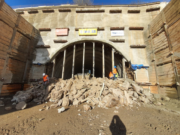 Tunelling - Entrance portal
