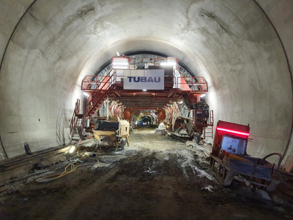 Formworking form in the tunnel