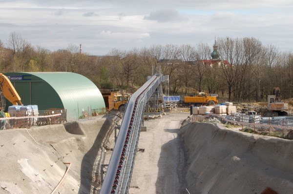 Vypich mounting shaft - conveyor belt for transport of the soil to the intermediate deposit