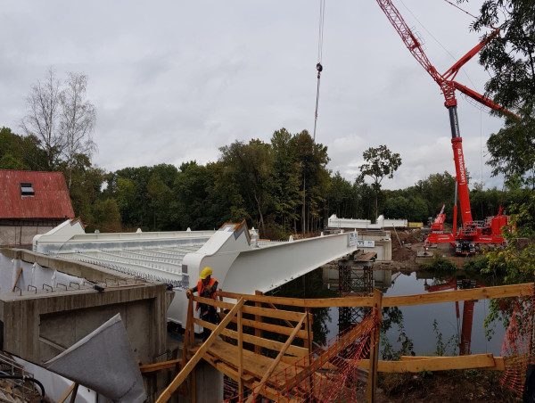 Assembly of a bridge deck