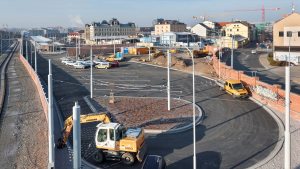 Overall view of the terminal and surroundings