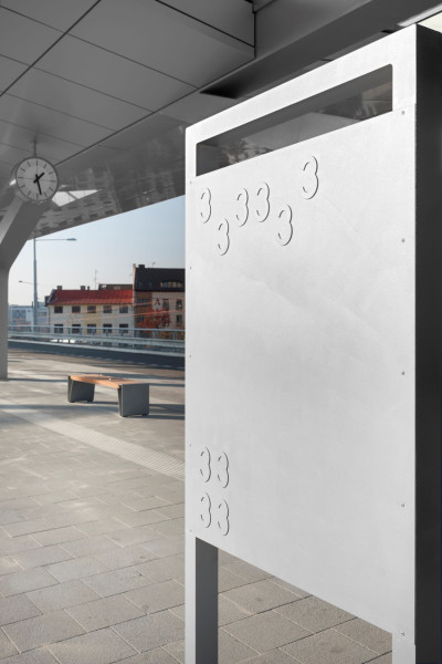 Detail of elements on the platform