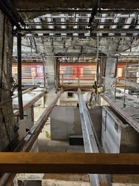 Middle station tunnel – replacement of the platform supporting structure
