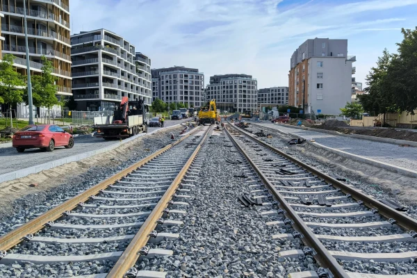 Hagibor - tramvajová trať a prostor budoucí zastávky Hagibor v místech zrušeného podchodu pod Počernickou ulicí