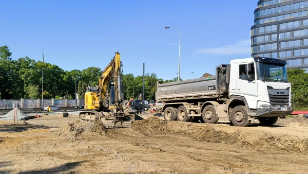 Výstavba napojení nové tramvajové trati na stávající trať ve Vinohradské ulici