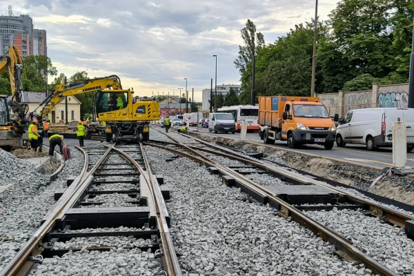 Výstavba kolejové konstrukce ve Vinohradské ulici