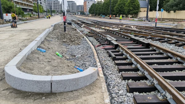 Kolejové oblouky v křižovatce Vinohradská – Počernická