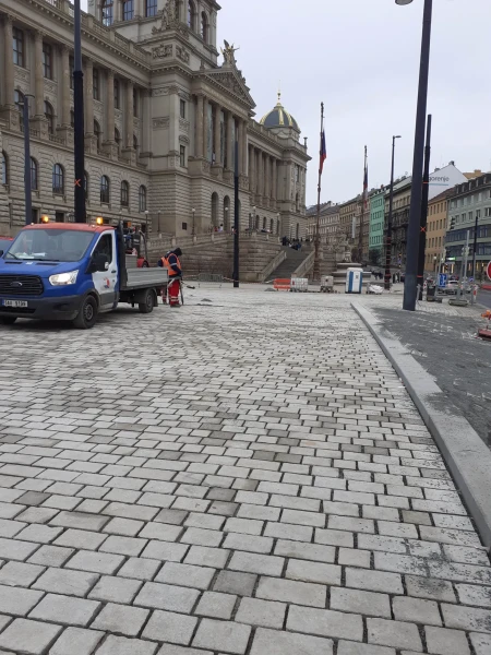 Dlažba před Národním muzeem