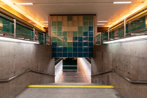 Staircase from the vestibule to the platform