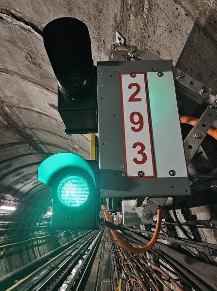 Metro semaphor - sectional